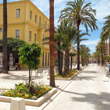 T3 Le Gambetta Climatisé - Terrasse - Centre Hyères